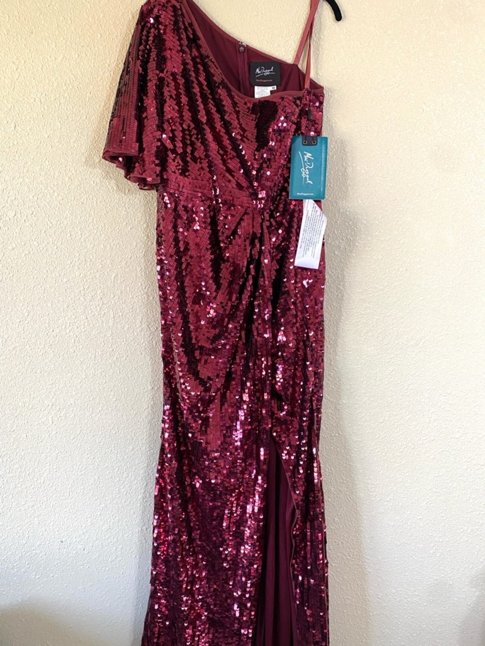 NWT Mac Duggal Red Bell Sleeve One Shoulder Sequined Gown 93540 Size 10 - Picture 4 of 16